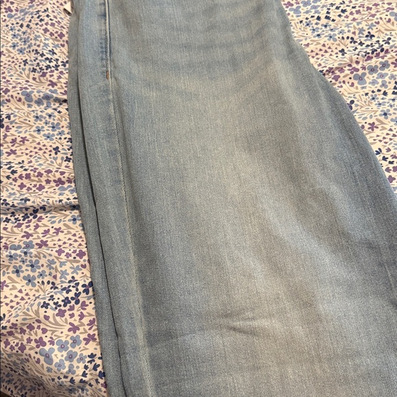 Old Navy Women's Wow Loose High-Rise Jeans in Light Blue - Picture 5 of 6